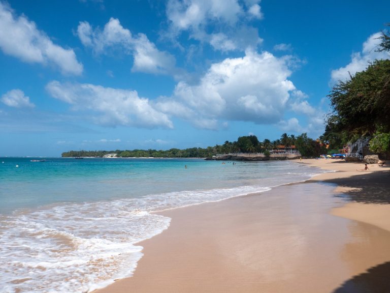 Feinsandiger Strand und kleines Paradies 